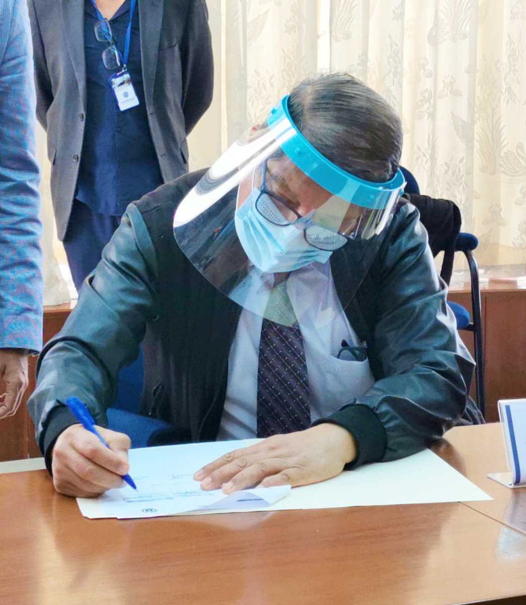 EdwardEZarate's tweet photo. La gestión para la obtención de un #LotePetrolero de Investigación para la @UNP_Piura,nmarcará historia en la formación profesional y científica de esta casa de estudios. Junto a @Perupetrosa y #UNP realizamos la firma del acta que da inicio a este trabajo. 
 @BankadaFP https://t.co/a7DGDqAN4r