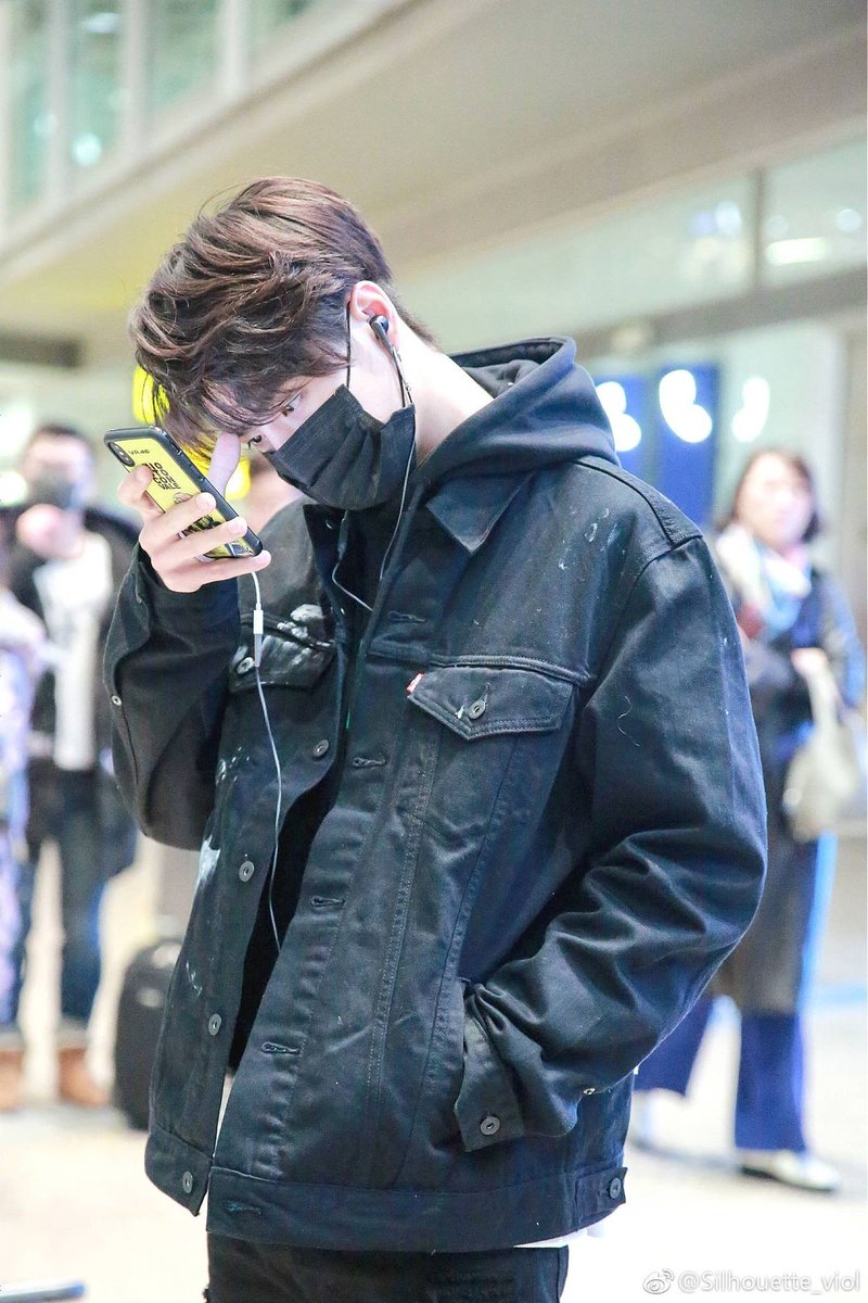 - Slightly questionable- Could be bored at the airport so you& #39;re taking photos of your boyfriend7/10