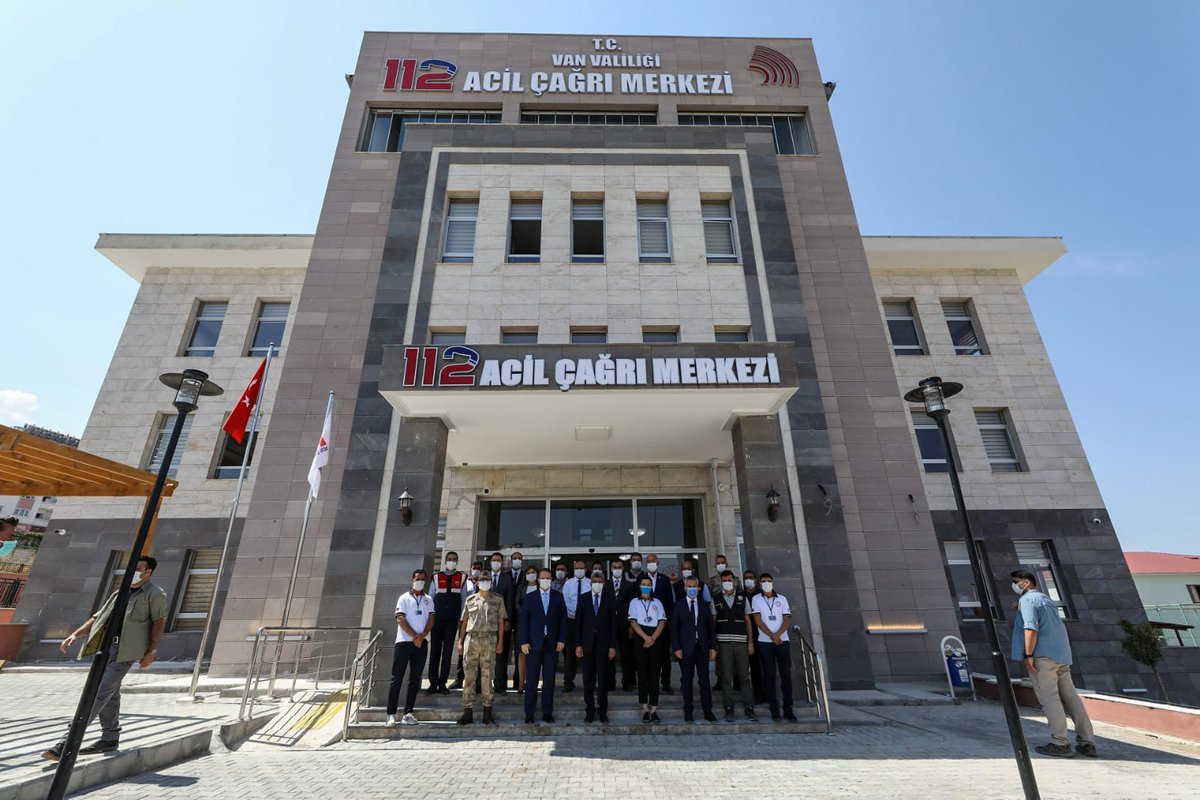 Van'ın Edremit ilçesinde yapımı tamamlanan ve acil aramaların tek numarada cevaplandığı 112 Acil Çağrı Merkezi aktif hizmet sunmaya başladı. Merkezin ilk çağrısını da Sayın Valimiz Mehmet Emin Bilmez cevapladı.
<a href="/valibilmez/">Mehmet Emin Bilmez</a> 
<a href="/112teknumara/">112 Acil Çağrı Merkezleri</a>
<a href="/van112acm/">Van 112 Acil Çağrı Merkezi Müdürlüğü</a>
 
👉van.gov.tr/112-cagri-merk…