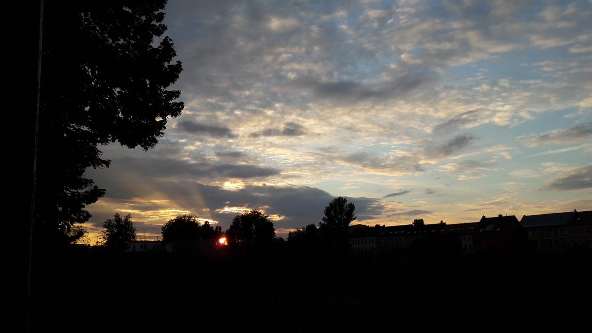 jstrauss_md's tweet photo. #Ghetto-Ramontik #NEUSTADT_MD #loveNeustadt #meinBlock https://t.co/auK3kMlXsk