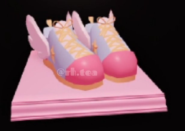 𝐑𝐨𝐲𝐚𝐥𝐞𝐇𝐢𝐠𝐡𝐓𝐞𝐚 On Twitter So On Jamjamjoo S Stream They Were Photoshooting This Purse And The Shoes Okay Does That Mean It S Coming To The Rhshop Kejdbsjhd Rhteaspill Royalehigh Game Roblox Shop Shoes - eg amy roblox