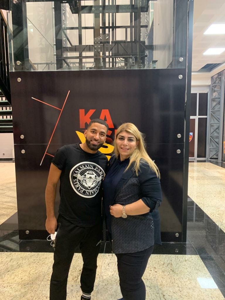 Berna_Gozbasi's tweet photo. Transferleri bekleyen "Büyük Kayserispor taraftarları"
Imzalar bu hafta sonu 🖋
Çalışmalarımız oldukça verimli devam ediyor. (Bknz.  Instagram story)
Günün son misafiri 
Premier League'den AARON JUSTIN LENNON 🌟🌟🌟🌟🌟
Welcome @AaronLennon12 https://t.co/jq8DCOPCLZ