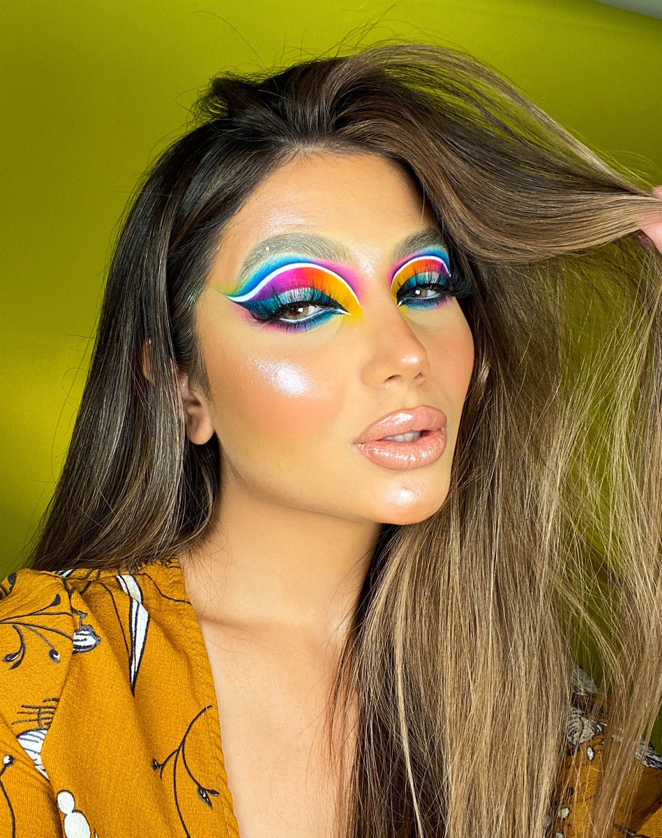 imanumua's tweet photo. RIO 💚🦜 Brazilian Carnival Palette @quingbeauty | @ABHcosmetics #Diobrow Medium Brow| @NARSCosmetics Natural Radiant Longwear foundation “Punjab”| @TooFaced Born This Way “Shortbread” @PFCosmetics Murumuru BUTTER Bronzer “bronzer” @OFRACosmetics Highlighter “Rodeo drive” https://t.co/ekKnelcP07