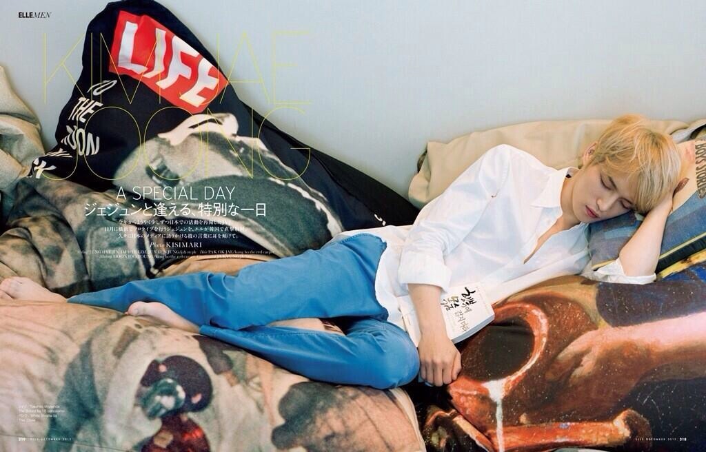 131107 JYJ Naver LINE"Wanna see my foot? Here you go!"