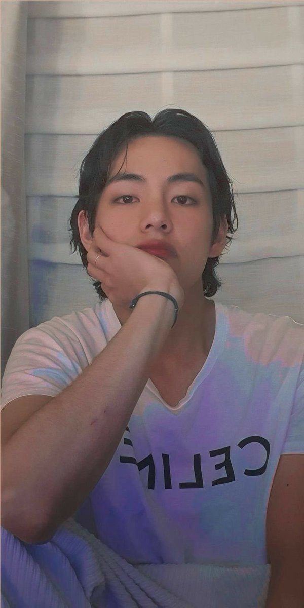 Taehyung’s exposed forehead — a godly thread