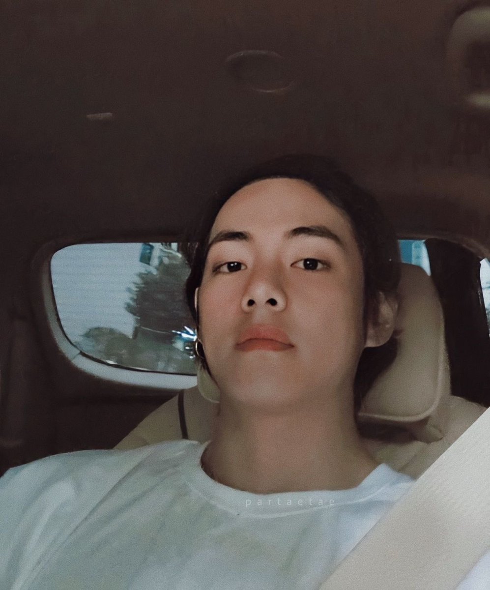 Taehyung’s exposed forehead — a godly thread