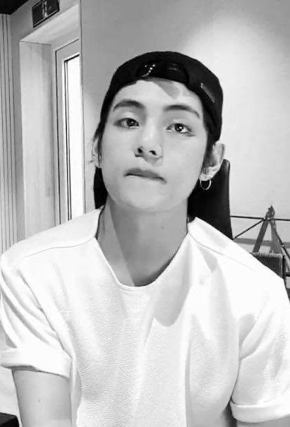 Taehyung’s exposed forehead — a godly thread