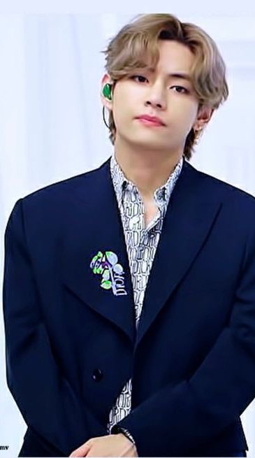 Taehyung’s exposed forehead — a godly thread