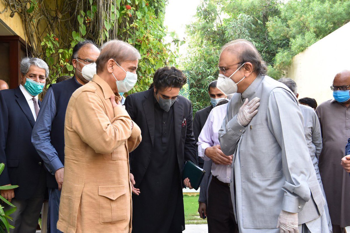 فالودے والے اور پاپڑ والے بھائی کی تاریخی ملاقات
 <a href="/PTIofficial/">PTI</a>