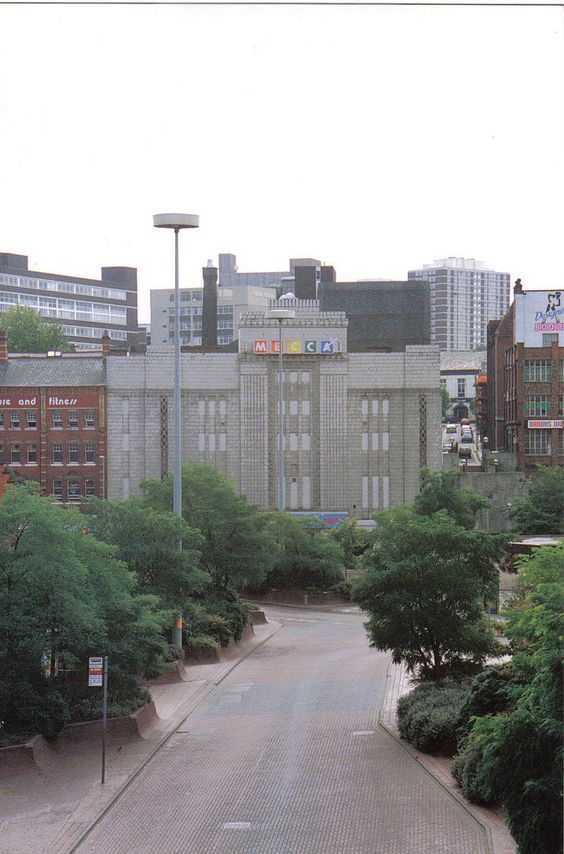 Its Heritage nostalgia time Plaza Pals!
Here we are 20 years ago and the Plaza was a boarded up Bingo Hall BUT she was about to enter a new phase of her life when she was saved by her community and 20 years on she waits to welcome you all back once we have reopened x