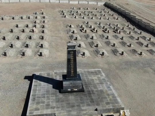 Akash63023343's tweet photo. चीन के गलवान घाटी में मारे गए 80 chinese सैनिक के कब्र की तस्‍वीर 
Gravestone pic of killed 80 chinese forces by indian army in galwan valley. Source-chinese twitter
Jai Hind https://t.co/VCSHOsDcEd