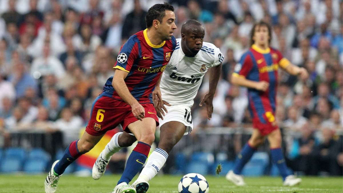  TrashtalkerOn est en novembre 2010, le Barça vient de terrasser le Real Madrid d’une manita mythique mais à la fin du match Xavi en a rajouté une couche en s’adressant, ballon en main, à Lass Diarra :« Vu que vous n’avez pas touché le ballon de la soirée, je te le laisse »