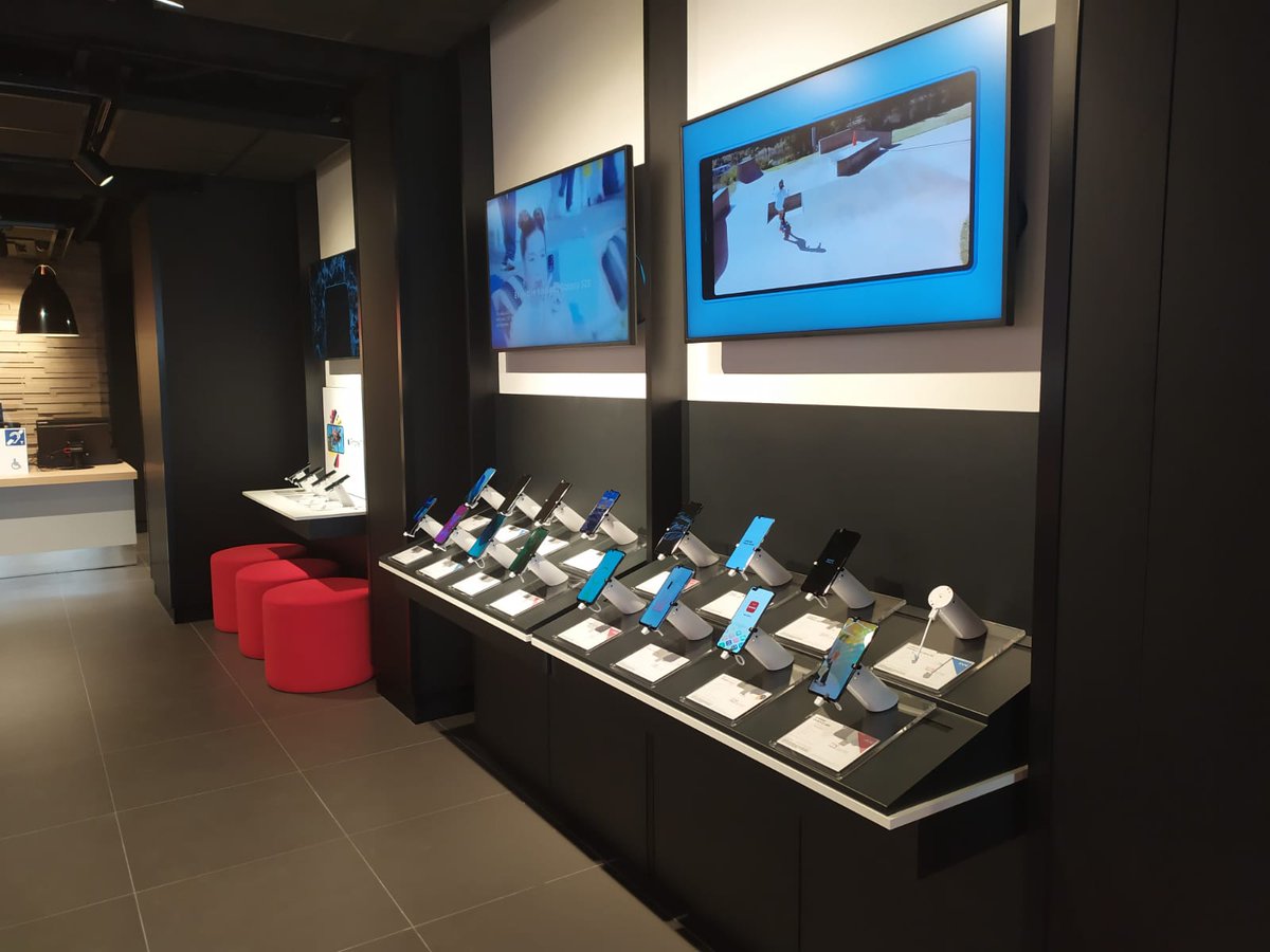 TomReynaud1789's tweet image. Ouverture ce jour de notre 96e #FreeCenter à @Bourg_en_Bresse, où la #FibreFree est déjà disponible sur +30000 logements 👊 Notre implantation au plus près des besoins de nos abonnés et prospects se poursuit à vitesse grand V 👉 Objectif 120 boutiques à fin 2020 #FTTH #Télécoms