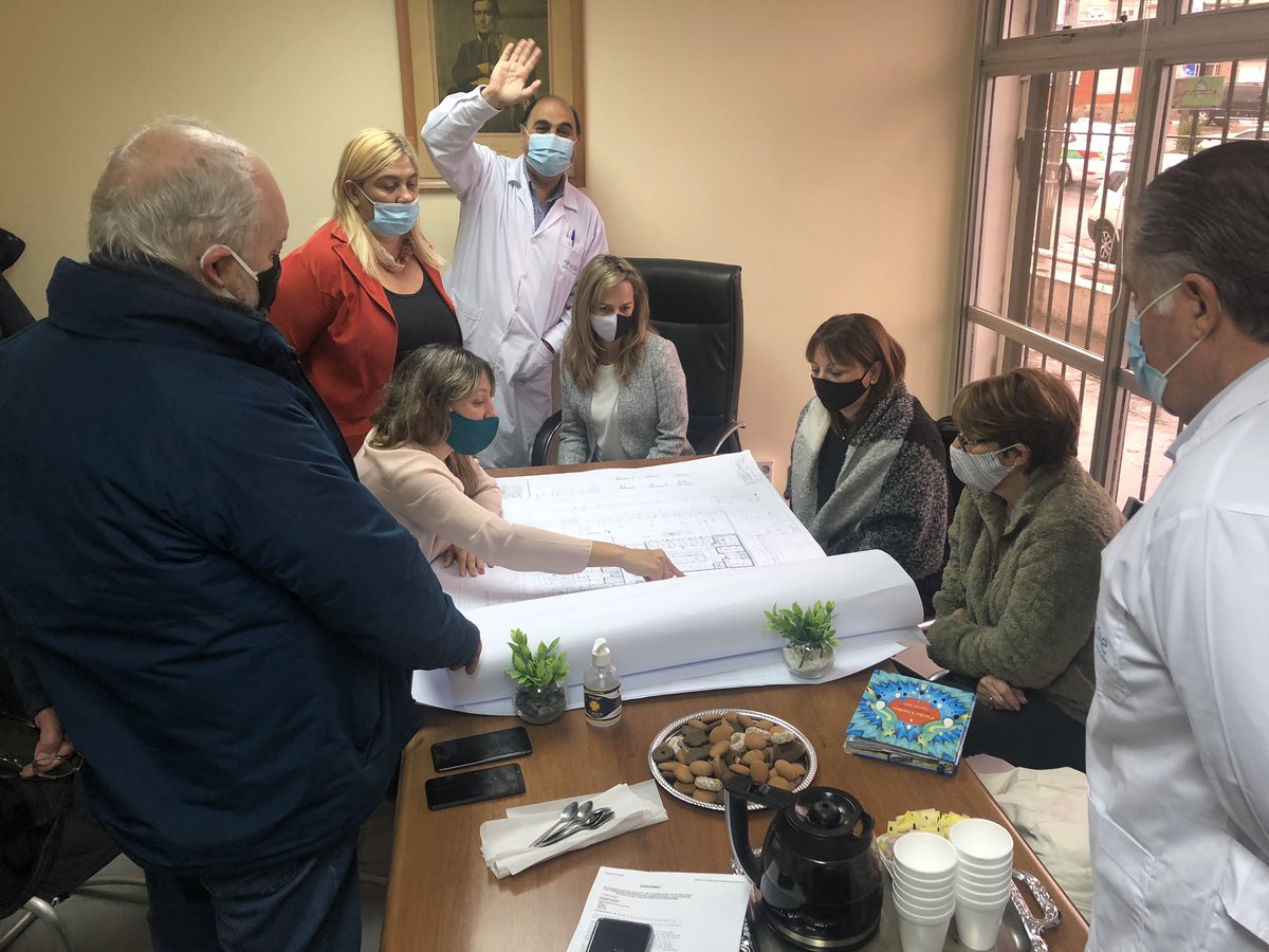 elenalancaster_'s tweet photo. Reunida la Comisión de Obras del Hospital de Las Piedras, viendo los avances en la nueva sala de emergencia y el trasladado del laboratorio , obras que quedarían para Septiembre u Octubre de 2021.  👏👏👏👏👏👏 https://t.co/xfKyT6QICV