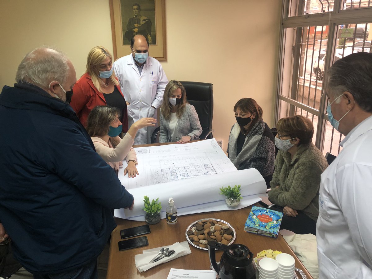elenalancaster_'s tweet photo. Reunida la Comisión de Obras del Hospital de Las Piedras, viendo los avances en la nueva sala de emergencia y el trasladado del laboratorio , obras que quedarían para Septiembre u Octubre de 2021.  👏👏👏👏👏👏 https://t.co/xfKyT6QICV