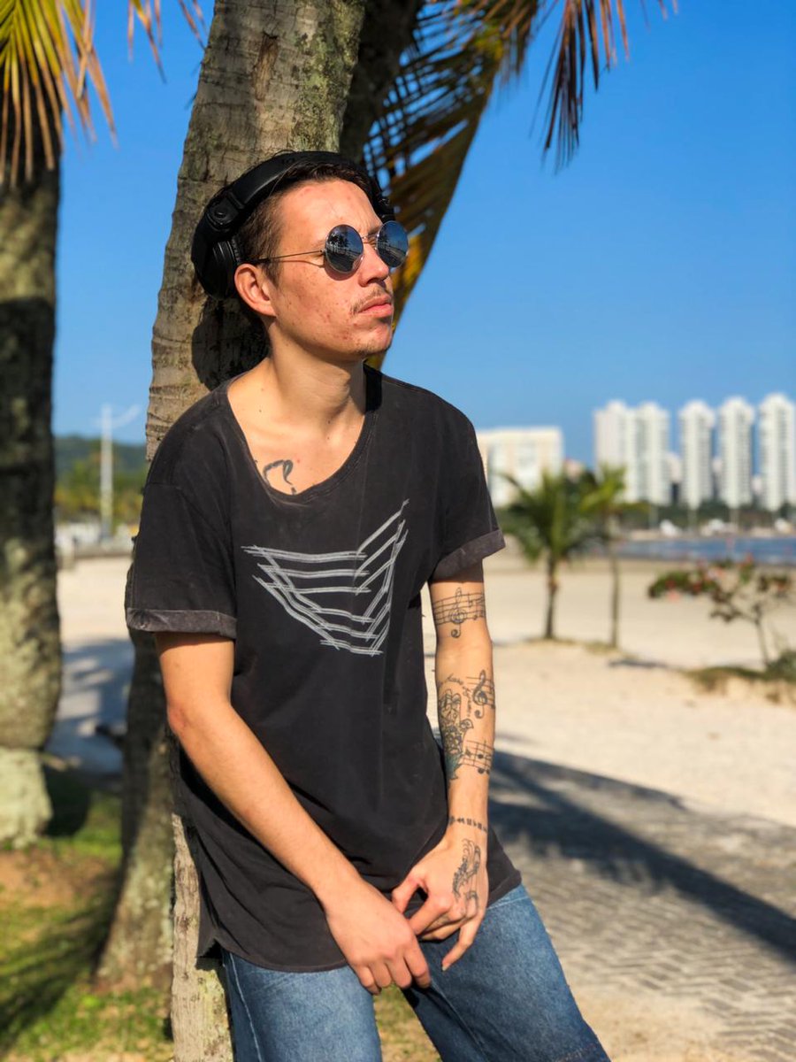 AleffyDj's tweet photo. Sigo nos meus trampos, sem atrapalhar o de ninguém. #MaoDeOuro✋ https://t.co/wdPVW9i7ji