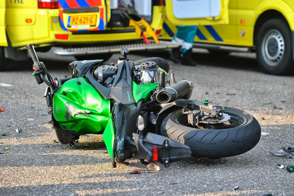 #Motorrijder zwaargewond na #Ongeval met auto #Stroomkesberg #Vessem.