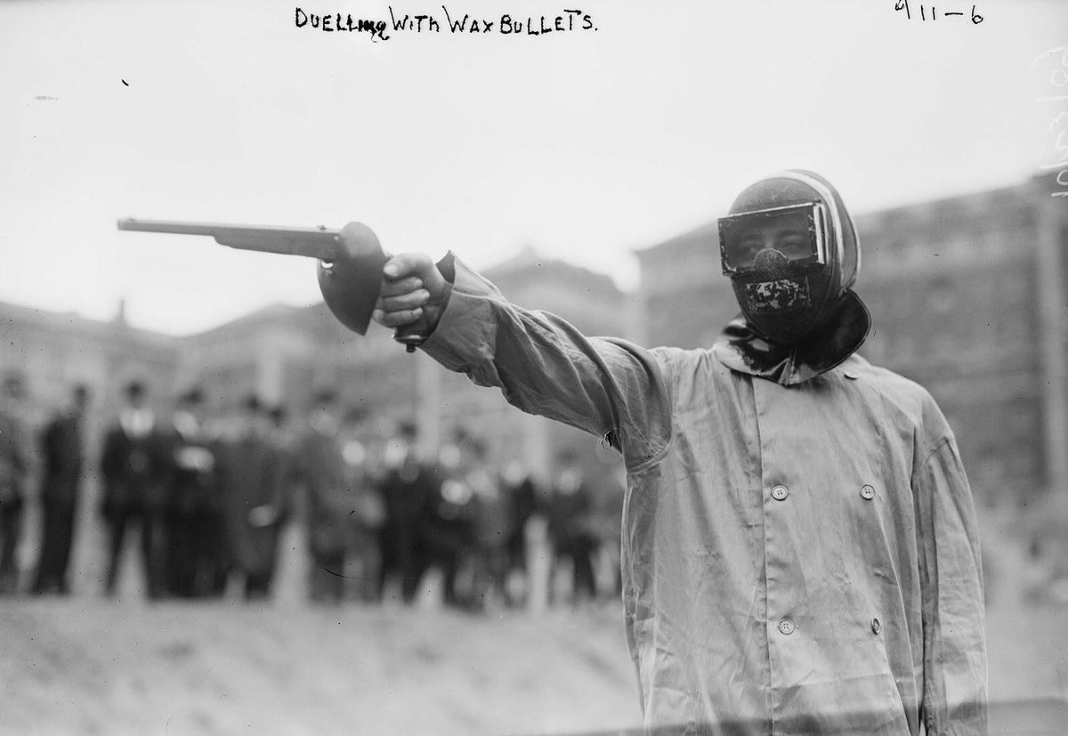 GriMercek's tweet photo. #tarihigörsel Balmumu mermilerle yapılan bir düello, New York. | 1909. https://t.co/4dv8778uuo