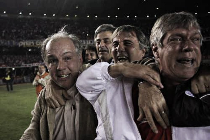 InfoPincha's tweet photo. #EDLP Gugnali en #LaBandaFutbolera @FMSuper1075: "Es increíble como en una misma ciudad conviven dos clubes con la suerte tan dispar. Uno es 4 veces campeón de la Libertadores y del Mundo. Gimnasia pudo hacer una tribuna y a pocas cuadras te inaguran un estadio de nivel europeo". https://t.co/QSMXRdfvZV