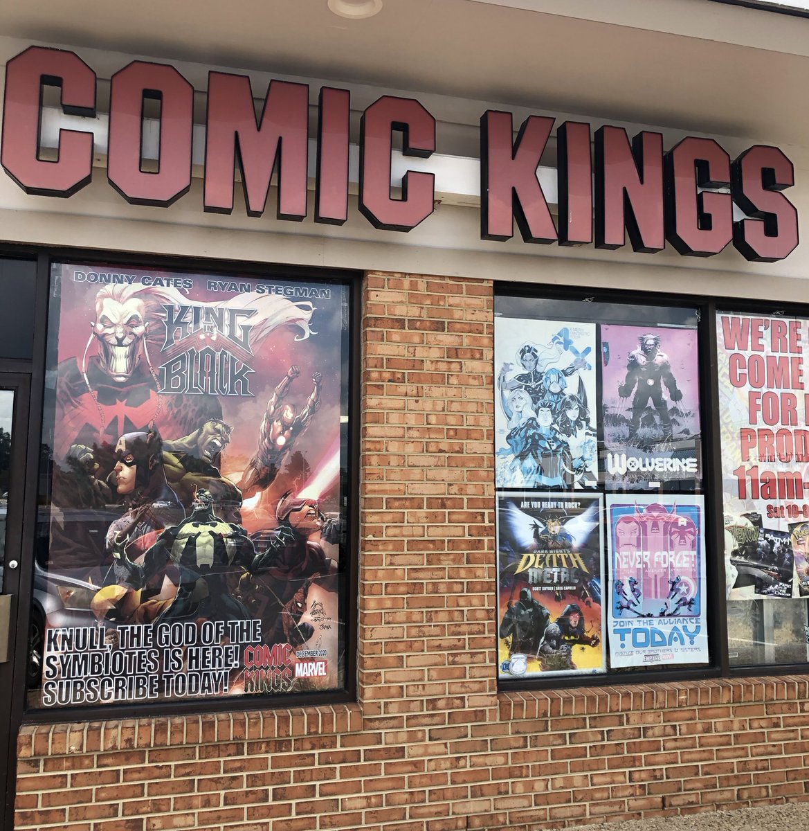 comickings's tweet photo. Got the new King in Black poster up in the window! Maybe it’ll get some people to add it to their pull! What do you think @Doncates? @RyanStegman? https://t.co/IGCXLpDEha