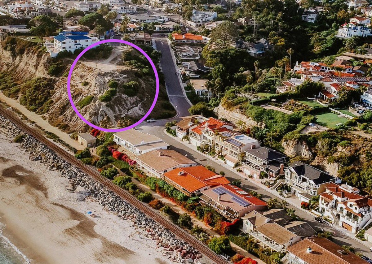 SaveSCBluff's tweet image. Can you imagine seven multi-story homes within this circle? This kind of proposal is dangerous for the coast and the neighborhood. #sanclemente #savescbluff
