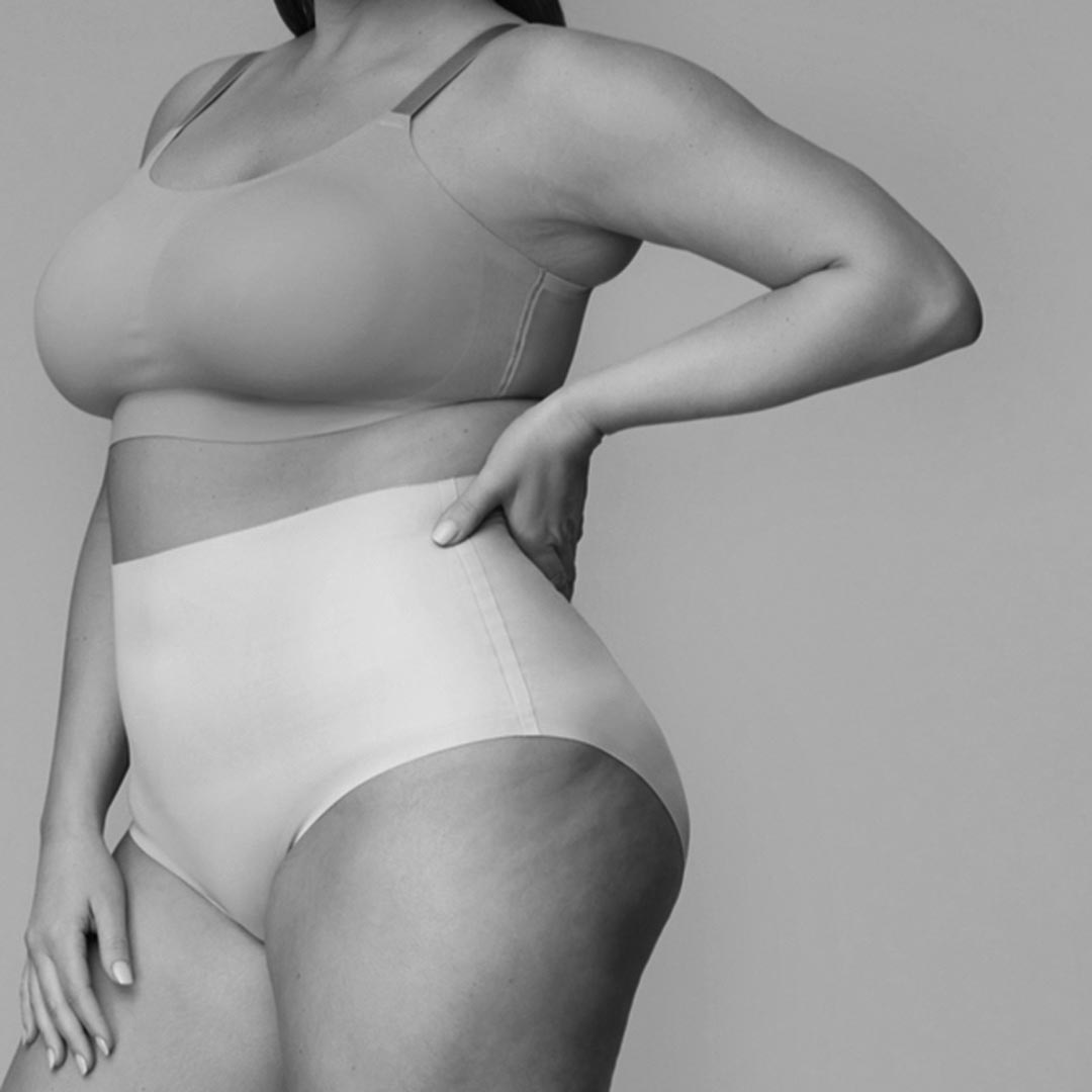 joinEBY's tweet image. BOOM! Power pose. What you know about that, ladies? 💪⚡🖤