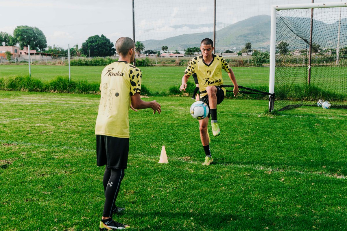 JaguaresO's tweet photo. Disciplina y trabajo en equipo 💪🏼⚽
Preparándonos para lo que viene
#JaguarEsJalisco 🐆
#Jaguar https://t.co/MDMfaeNRDD