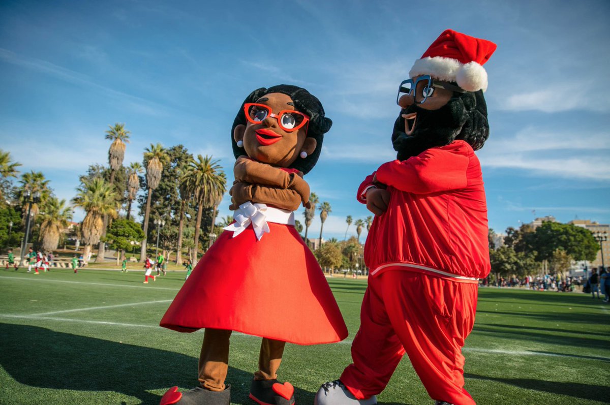 One of our favorite power couples! Who are some of your dynamic duos? 

#blacksanta #powercouple #diversityisbeautiful #diversityandinclusion #diversitymatters #multiculturalfamily #minoritystories