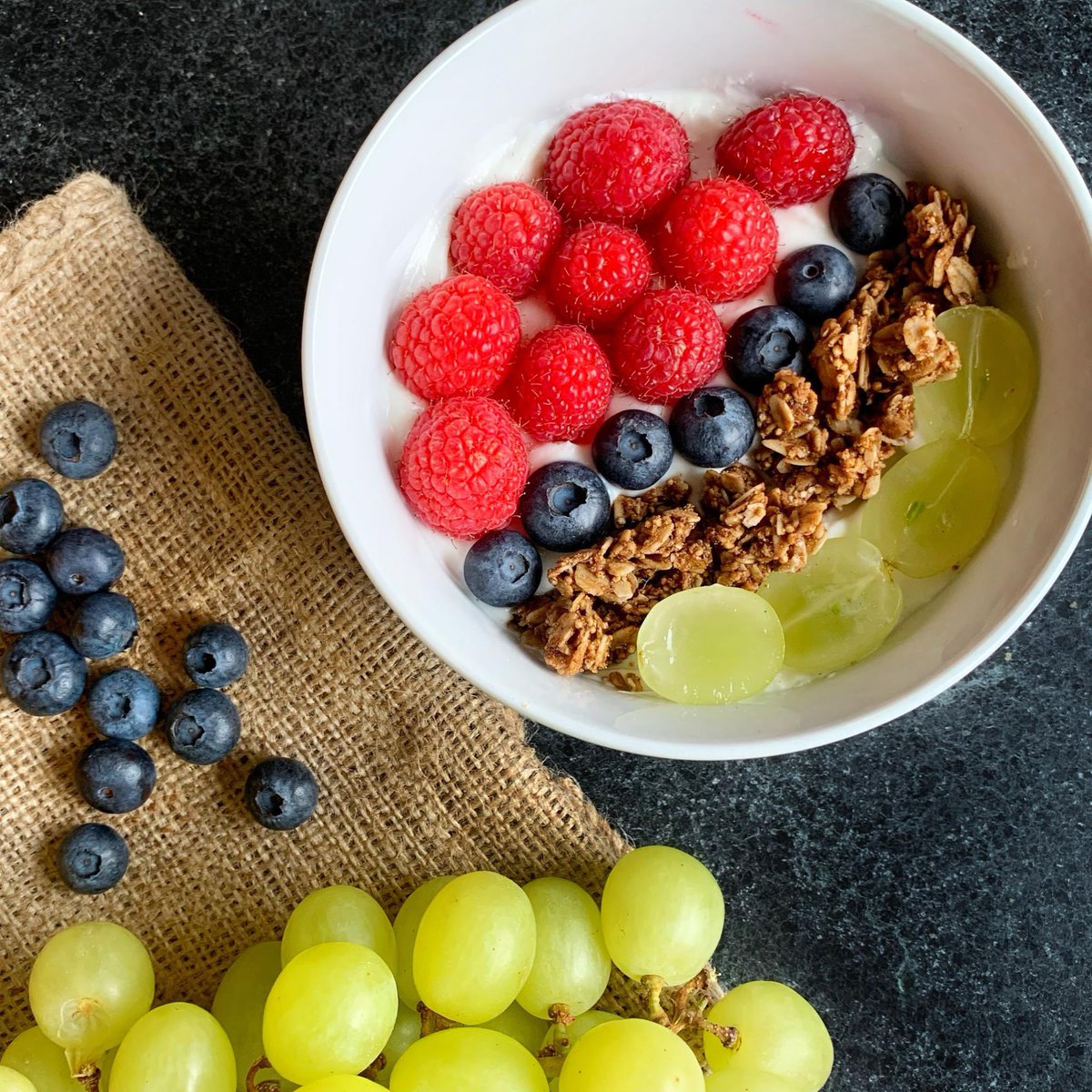 Our new Very Berry Breakfast Bowl from Coach Ann Marie is a delicious start to the morning for all ages! Check it out kurbo.com/very-berry-bre…