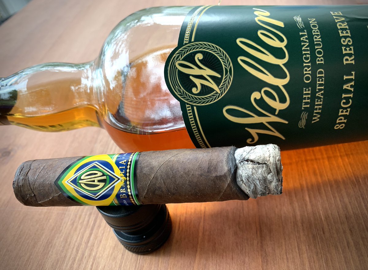 WhiskeyRogues's tweet photo. Weller Special Reserve and a CAO Brazilia Gol
@caocigars @BuffaloTrace
#caocigars #wellerspecialreserve #wellerwednesday https://t.co/CLw2Avf17w