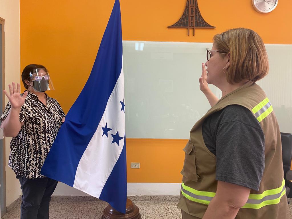 CICH_SPS's tweet photo. El Colegio de Ingenieros Civiles de Honduras (CICH) juramenta a la Ing. Olga Janeth Rosa Pinto, inscrita con el No. 2122 quien fue electa como nuevo miembro de la Comisión de Vigilancia en la CXI Asamblea General Ordinaria. https://t.co/pthogB08Xj