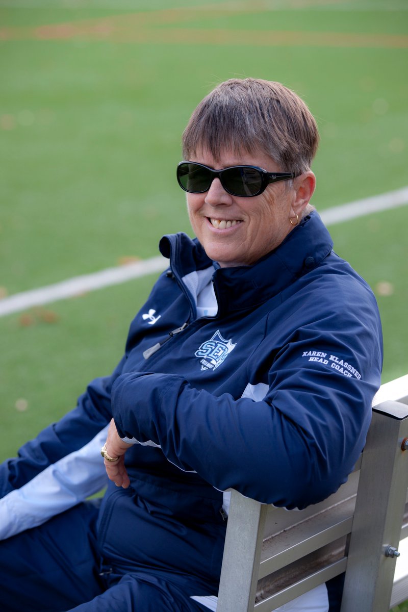 NFHCA's tweet image. DYK — NFHCA's 700 Victory Club has only six members?

1⃣ Susan Butz-Stavin @EHSFHockey 
2⃣ Karen Klassner @SemFieldHockey 
3⃣ Linda Kreiser @LDAthletics 
4⃣ Nancy Stevens @UConnFHockey 
5⃣ Angela Tammaro @gwichacademy 
6⃣ Nancy Williams @ShoreAthletics 

🔗nfhca.org/awards/coach-a…