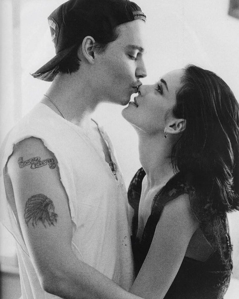 timesforsoul's tweet photo. johnny depp &amp; winona ryder https://t.co/Eb6RZOZI40