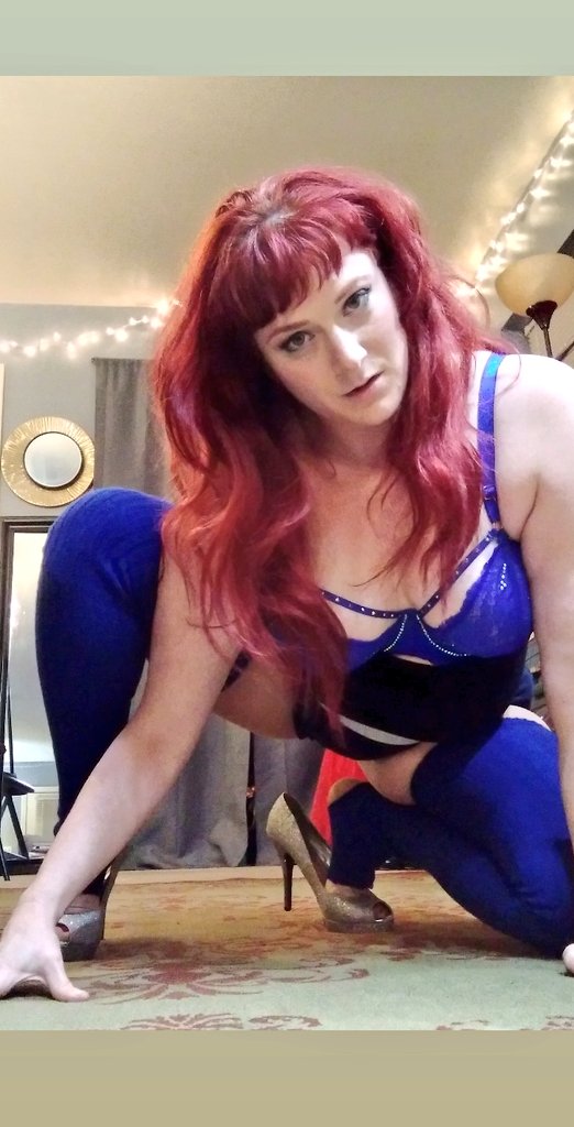 SofiedeSade's tweet photo. Blue is my favorite color
#legwarmers #dancer #curvygirl #curvydancer #Redheads #heels https://t.co/s13VIxCiOS
