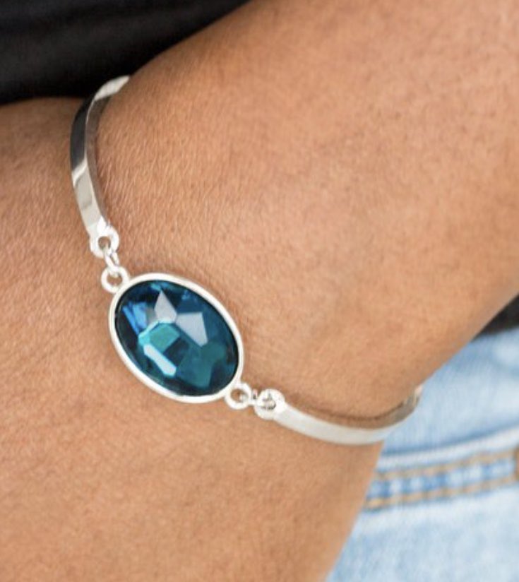 L5bling's tweet photo. I have some beautiful $5 jewelry   Shipping is Available https://t.co/6xy1MAia1h