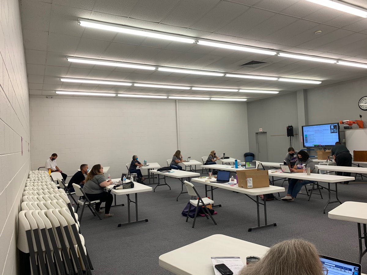 JacEducation's tweet photo. Shout out to the Lincoln Redesign team! Day 1 with their Apollo II mission. Let the journey begin! @Lincoln_Cubs @usd379  @KSDEredesign @SmokyHillEd #usd379 https://t.co/ElWoeceZgE