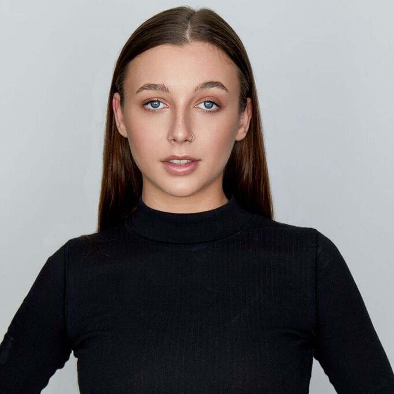 tasha on X: is it just me who thinks emma chamberlain and victoria  pedretti look alike  / X