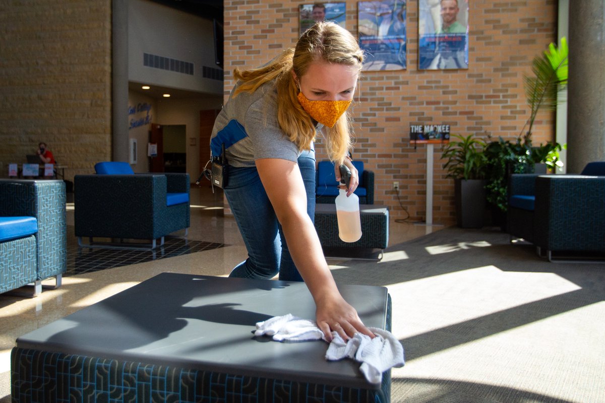 Things looked a little different around campus today on this historic start to the 2020 fall semester at UW-Platteville, but we're happy to report that we saw so many students adhering to the Pioneer Promise.  Thank you, Pioneers!  🧡💙