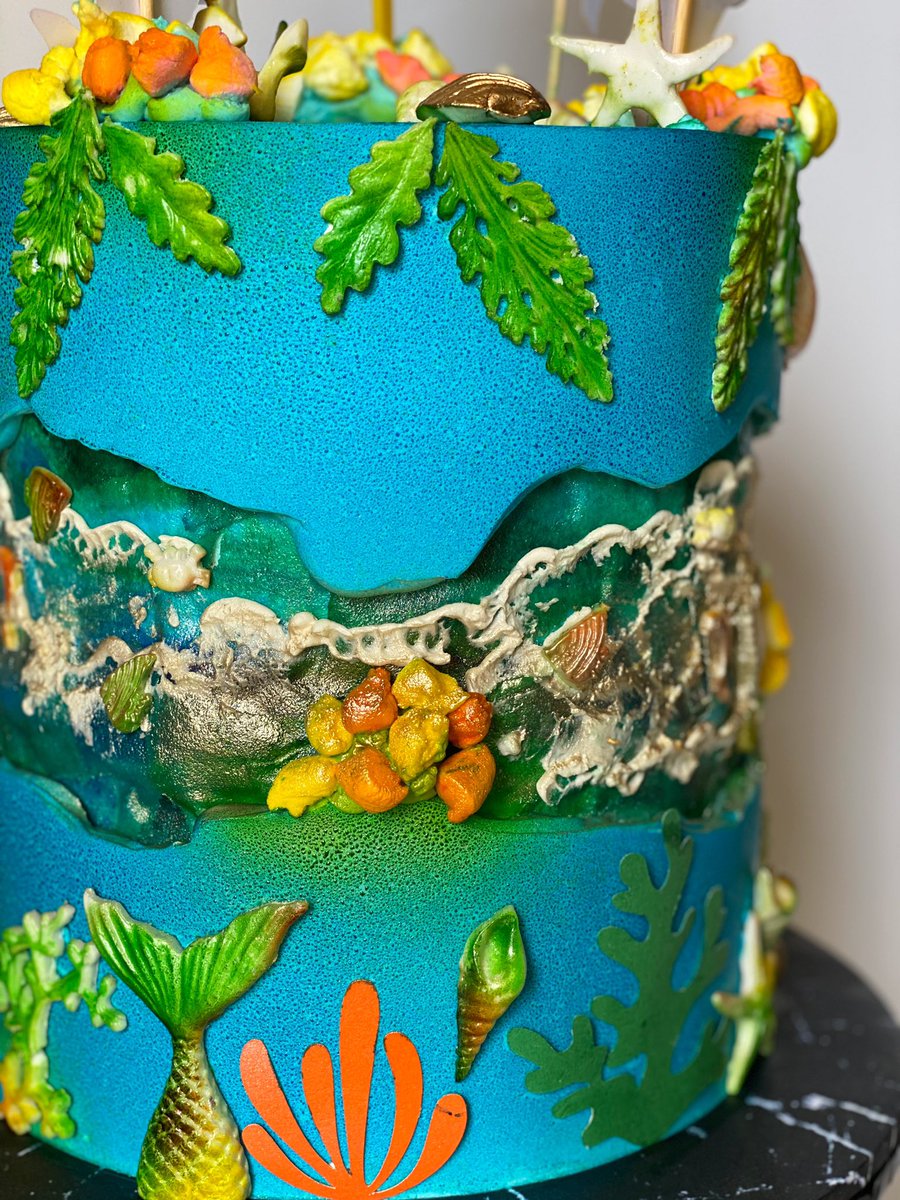 SadieB_'s tweet photo. Taking you undersea with these baby shark themed cakes. #CakeVelvet https://t.co/jlt4oKc4Kh
