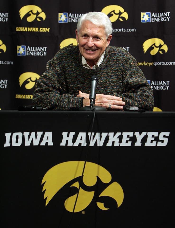 DaveRyno12's tweet photo. What a tough week. I grew up in Iowa City and never missed a @IowaHoops game. Saw many games at the old #FieldHouse legend Lute Olson will be missed.  A true gentleman and what a coach.  #RIPLute https://t.co/2Q7cEp5WNv