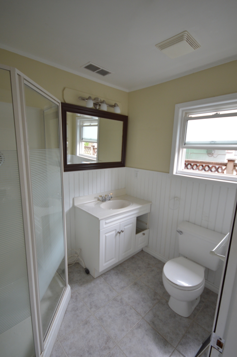 Throwback to this beaut! Follow along as we transform this small, impractical #bathroom and laundry room into a spacious and well-appointed boutique-hotel inspired offering.

View the transformation at bit.ly/2HbiARW

#renovatemeplz #design #construction #renovation