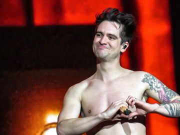 SallyJadderpam1's tweet photo. Like I said before, Brendon Urie is NOT what haters make him out to be. He's nowhere close to being a horrible person. #givebrendonurieasecondchance #WeStandWithBrendonUrie #BrendonUrieIsLovedParty #BrendonKnowsBest #BrendonUrieForever #BrendonUrieDeservesBetter https://t.co/lDYs2KgTHO