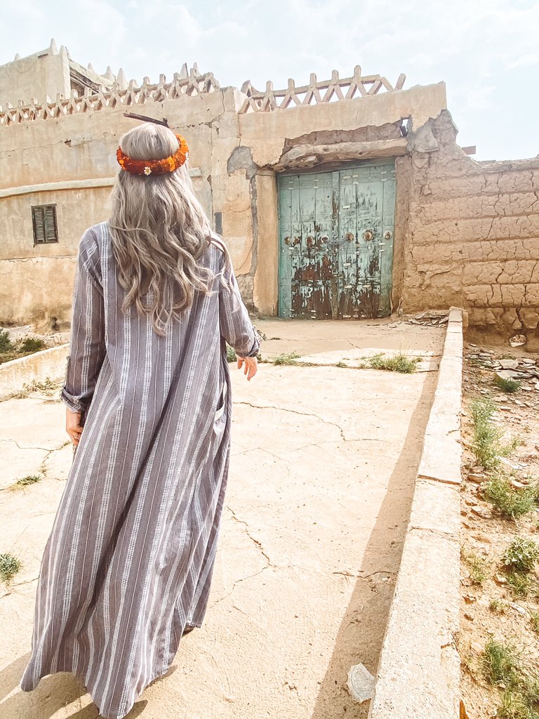 blueabaya's tweet photo. Ahad Rafidah in #Asir 

We found the heritage village was closed but a local family living nearby invited us to see their traditional house-also invited the whole group of 35 curious foreigners for lunch inside their home!
 
#thisissaudi #welcometoAsir #عسير #روح_السعودبة https://t.co/J3WObaU2jR