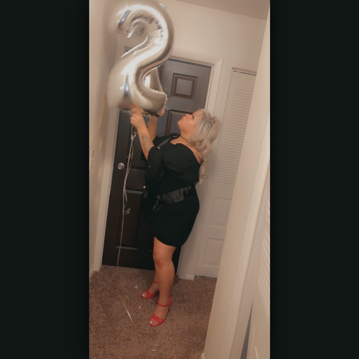 MandaPls_'s tweet photo. Came into 22 with a bang 🥰🤪 last night was fun https://t.co/vRXns5VIHz