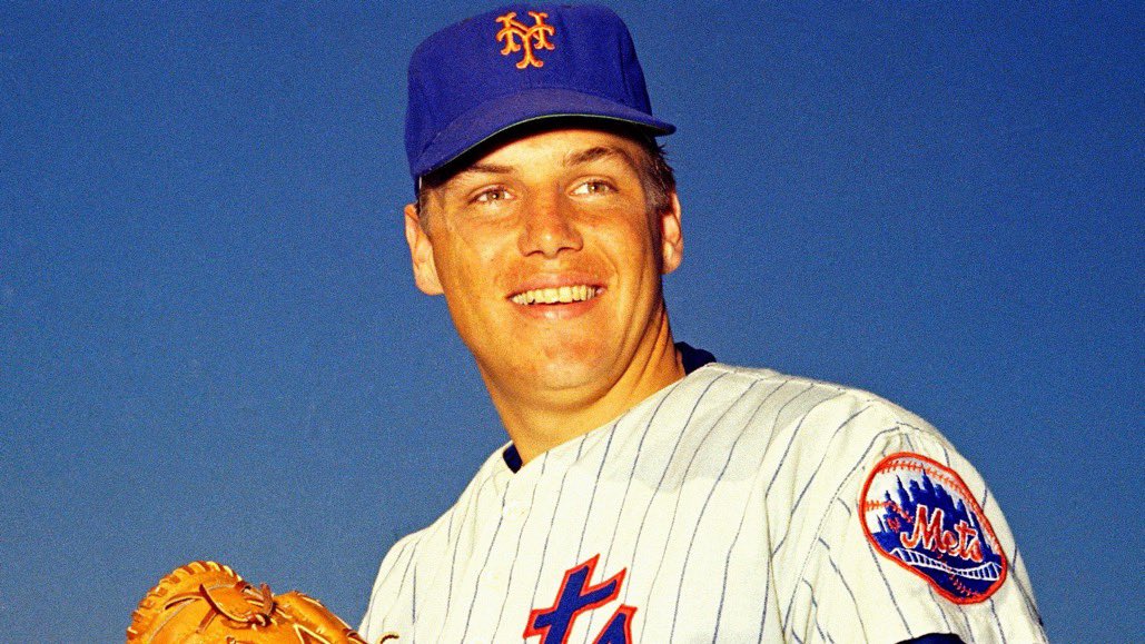 paula_30throad's tweet photo. The greatest Met of all time went home to God #Mets @Mets #TomSeaver 🧡💙 ⚾️ https://t.co/oc7Xcxq1AO