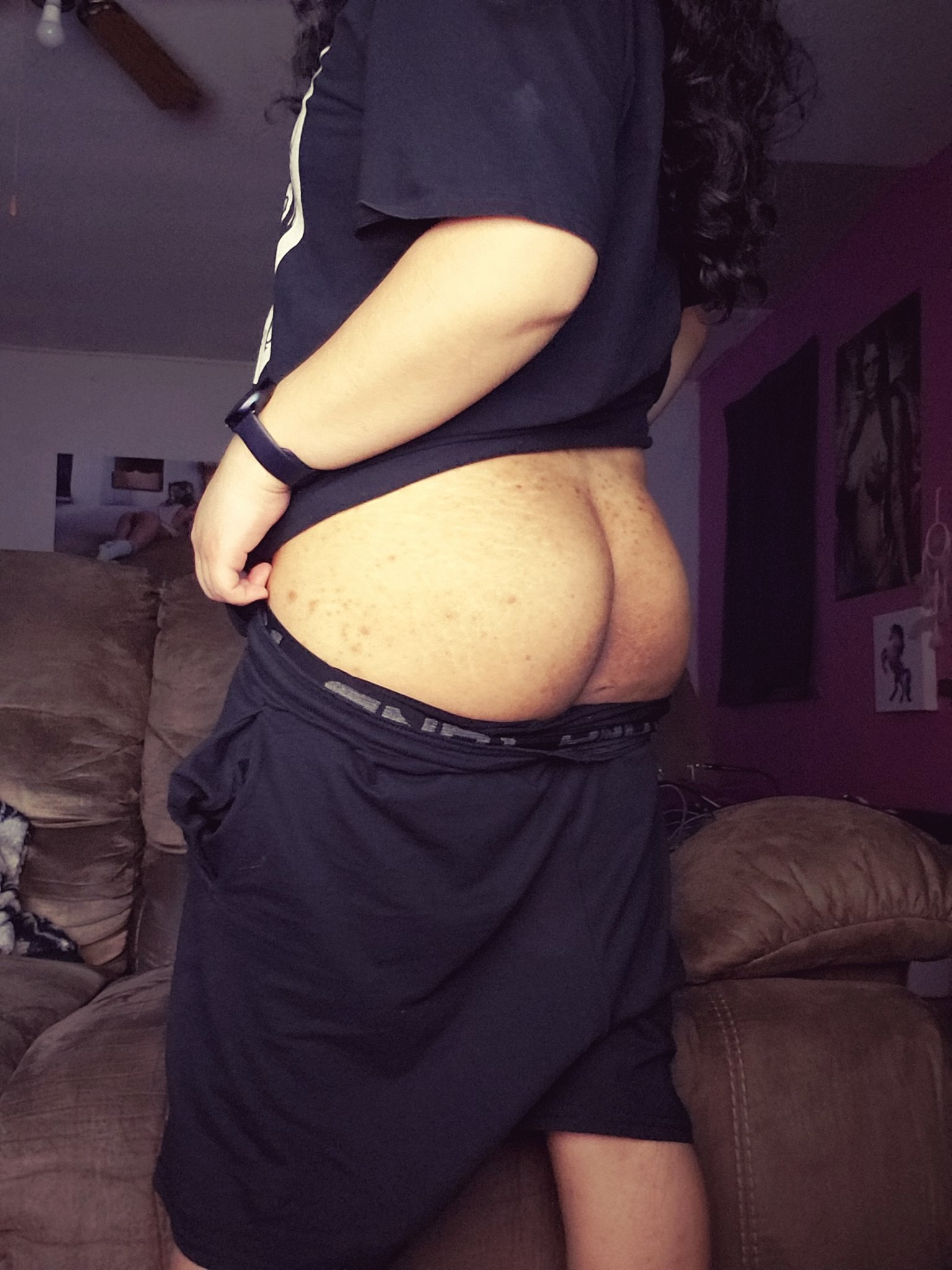 Quick booty pick, it's one of the fee things I'm good for and it's not even the best femboy butt out