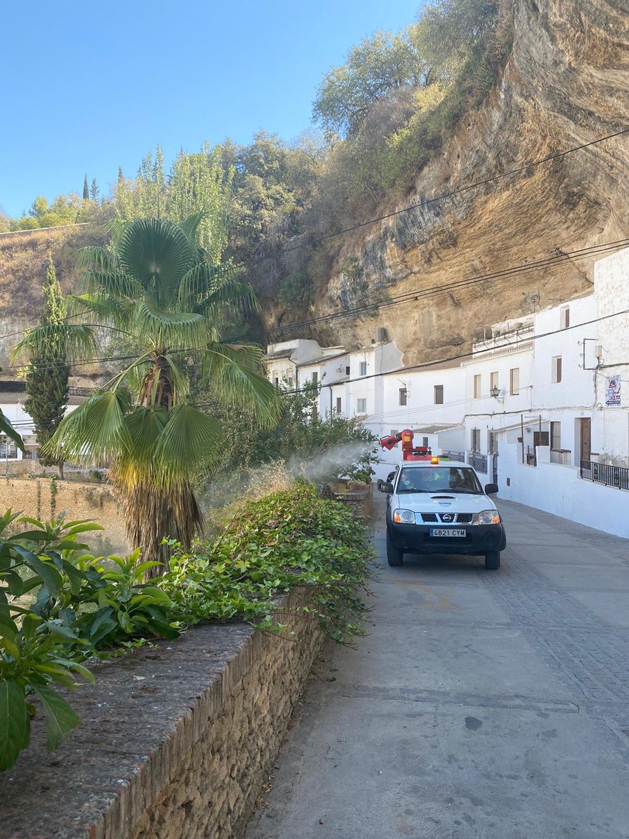 El <a href="/aytodesetenil/">Ayuntamiento de Setenil de las Bodegas</a> informa que se ha procedido con la fumigación contra la larva del mosquito, conocida como "Fiebre del Nilo". 
La desinfección se ha aplicado en la cuenca del río y otros enclaves propensos a contar con agua estancada, señaladas por los técnicos.
#SetenilSeguro