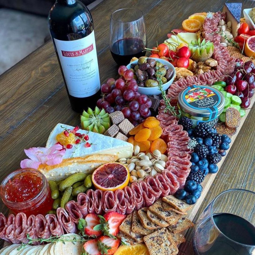 CHEVOOlife's tweet photo. Our favorite day of the week is here - Wine Wednesday. @adoredboards created this flavorful board paired with a red wine and we just can’t resist! Cheers! 

#repost #chevoo #chevoolife #howdoyouchevoo https://t.co/CrwYBHkAog