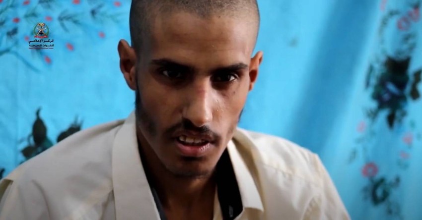 CNNBusinessAr's tweet photo. أعلن الجيش اليمني، ضبط عنصر من تنظيم القاعدة الإرهابي وهو يقاتل إلى جانب ميليشيات الحوثي الانقلابية المدعومة من #إيران، وكشف الأسير «موسى ناصر علي حسن الملحاني» أن قيادات وأعضاء بتنظيم القاعدة بعدد من مناطق الحوثي يعملون كمشرفين ويديرون مراكز تجنيد، منها مراكز في صنعاء ومحيطها. https://t.co/wH5M2jui7H