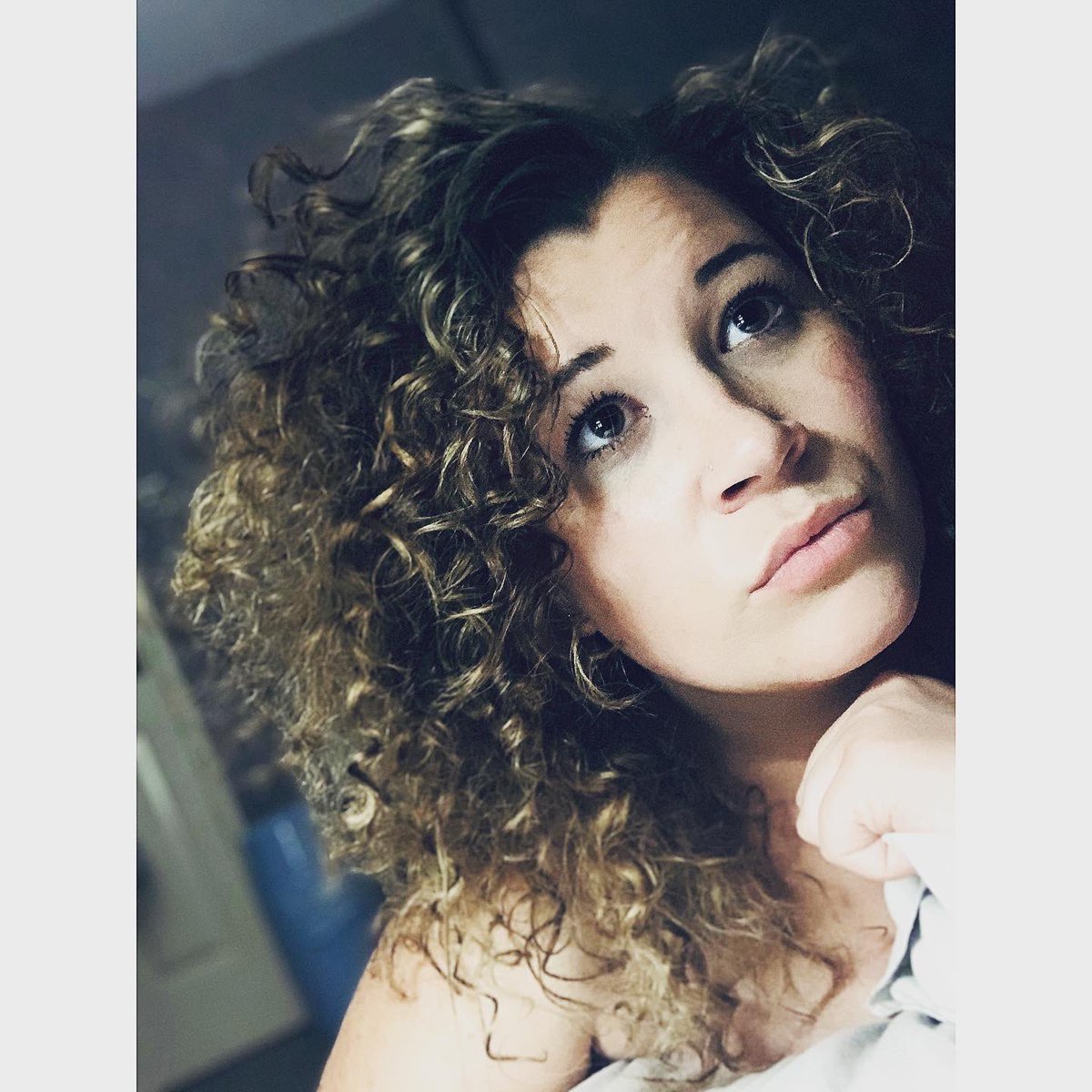 emilysidwell93's tweet photo. Honestly I should be on #vogue 😂💪🏻 #pro #selfie #plus-size #modeling #posing #modelindisguise #messabout #actuallovemyhair #themangles #professional #photography #thatlighting @ Kingston… https://t.co/OKQRwfoNhD… https://t.co/uVgFyuYlHV